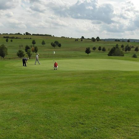 Apartments Golfpark Schlossgut Sickendorf Lauterbach Exterior foto