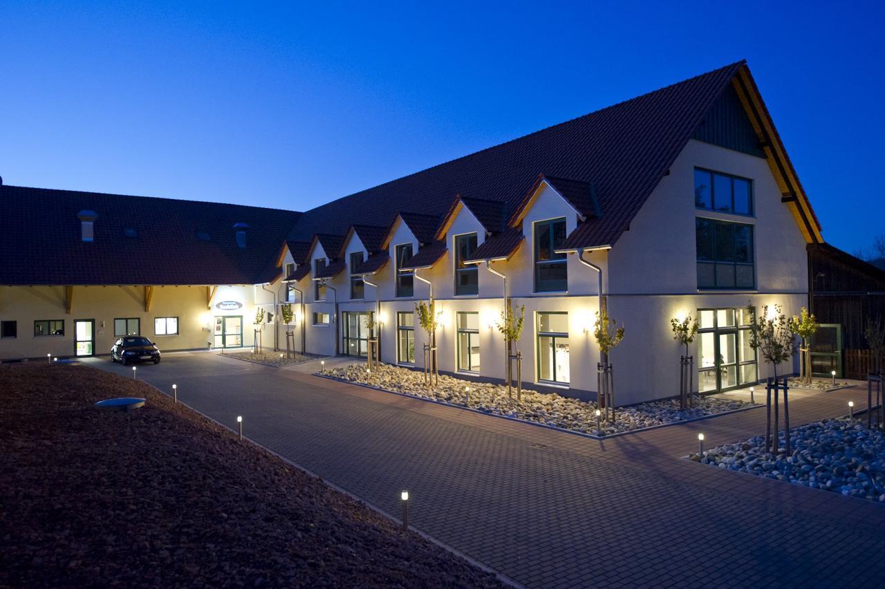 Apartments Golfpark Schlossgut Sickendorf Lauterbach Exterior foto