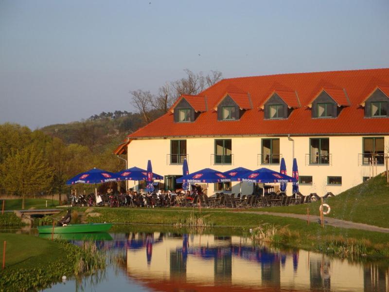 Apartments Golfpark Schlossgut Sickendorf Lauterbach Exterior foto